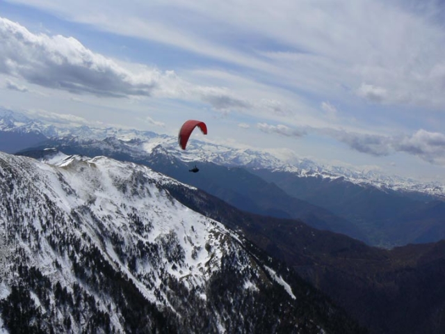  Descubre los Pirineos en parapente.JPG 